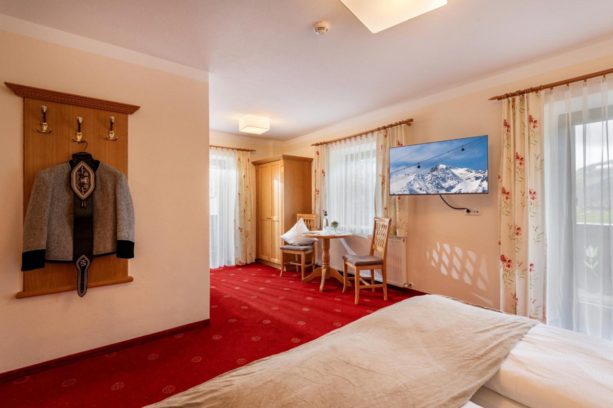 Hotel Garni Birkenhof Mayrhofen Bagian luar foto